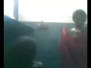 सुनहरे बालों वाली लड ...