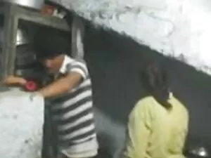 अन्ना निकोल डीपथ्रोट ...