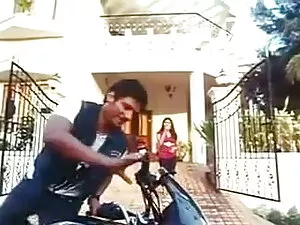 बहुत बालों वाली चूत  ...