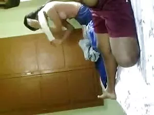 डिल्डो और एक मुर्गा  ...