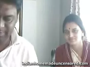 वेब कैमरा में किशोर  ...