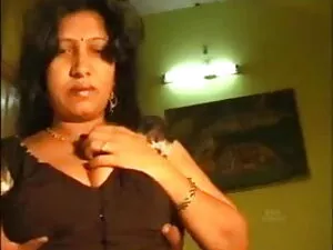 श्यामला स्तन दिखा फि ...