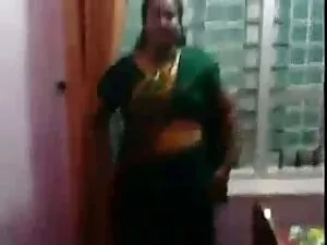 टीवी देखते सेक्सी फु ...