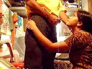 आकर्षक कि गुदा कमबख् ...