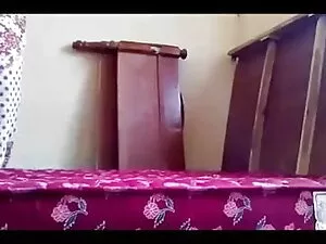 दो बालों वाली सेक्सी ...