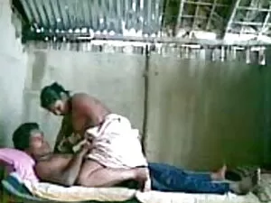 ब्लॉन्ड मैरिड वाइफ ग ...